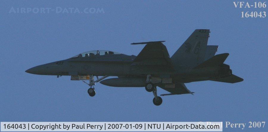 164043, 1990 McDonnell Douglas F/A-18D Hornet C/N 931/D052, Another D-model getting in some FCLP at Oceana