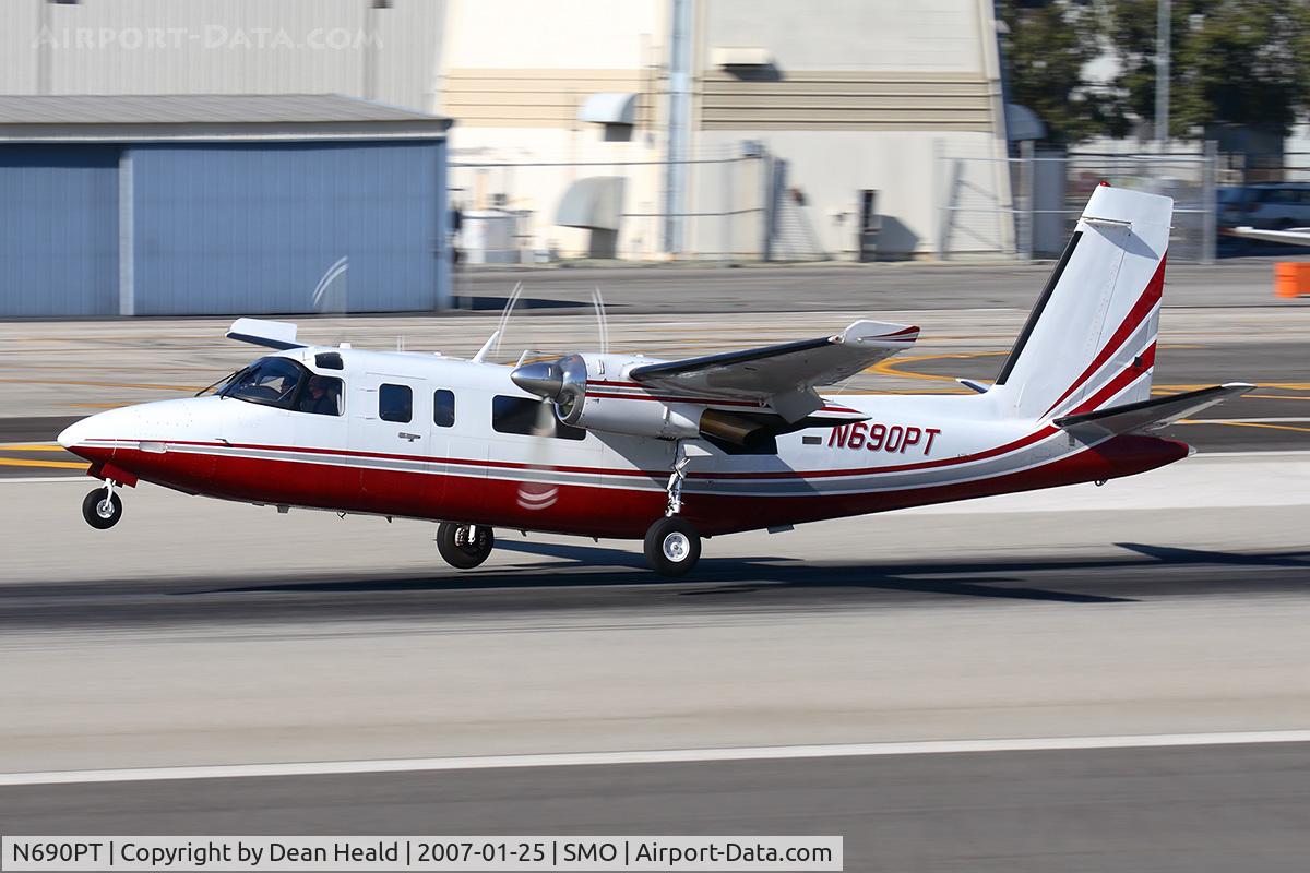N690PT, 1974 Rockwell International 690A Turbo Commander C/N 11252, 1974 Rockwell International 690A Turbo Commander landing on RWY 21.