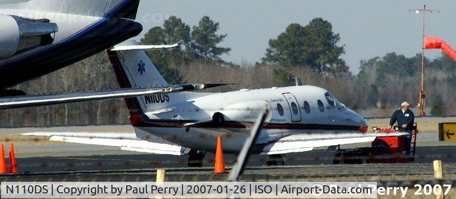 N110DS, 1980 Mitsubishi MU-300 Diamond 1 C/N A005SA, Getting a tug from between some bigger birds