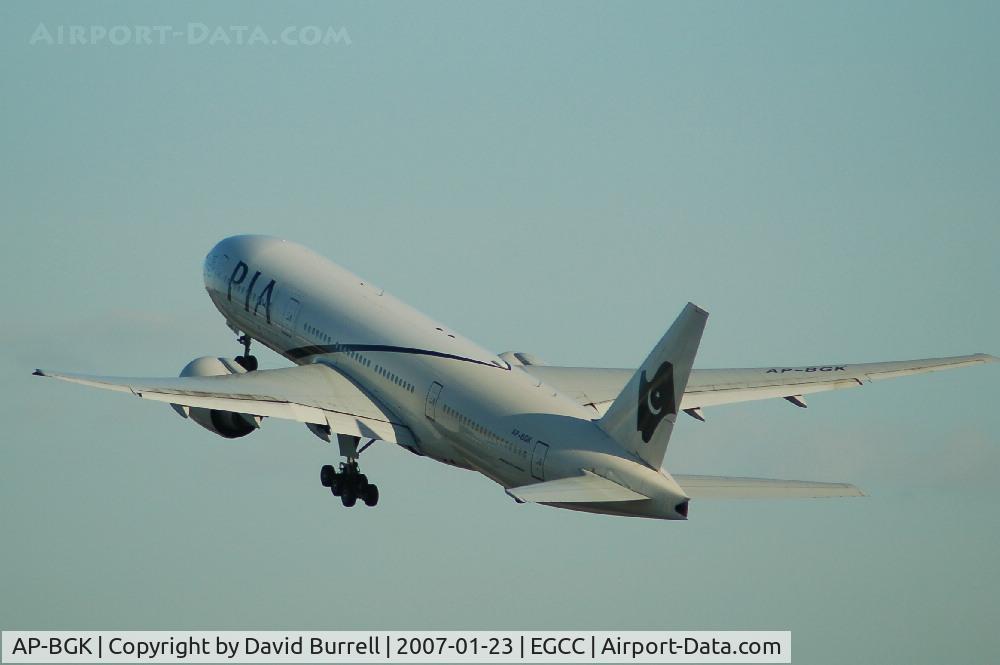 AP-BGK, 2004 Boeing 777-240/ER C/N 33776, PIA - Taking Off