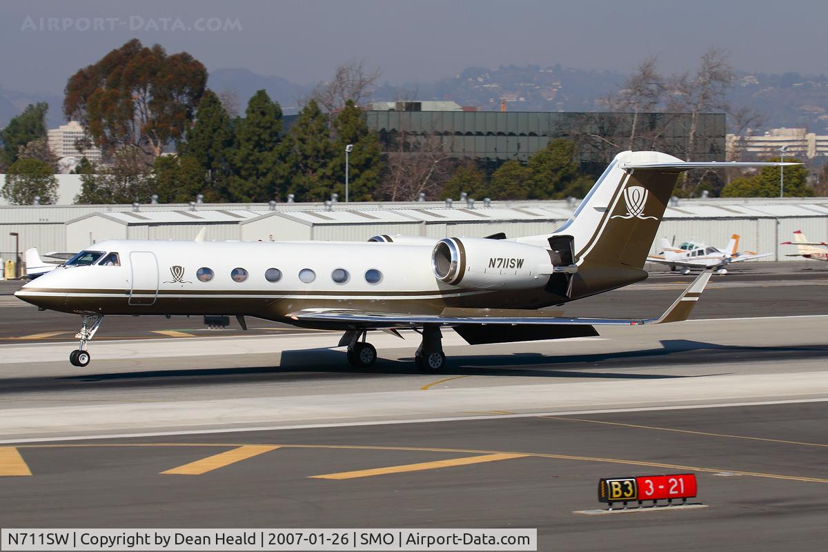 N711SW, 2007 Gulfstream Aerospace GIV-X (G450) C/N 4085, Gulfstream G-IV N711SW, operated by Golden Nugget Aviation, landing on RWY 21 after a short flight from Las Vegas McCarran Int'l (KLAS).