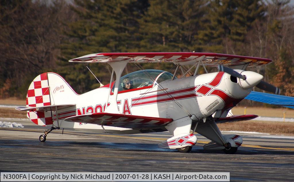 N300FA, Pitts S-2B Special C/N 5055, Nice to see this coming down to runway 32