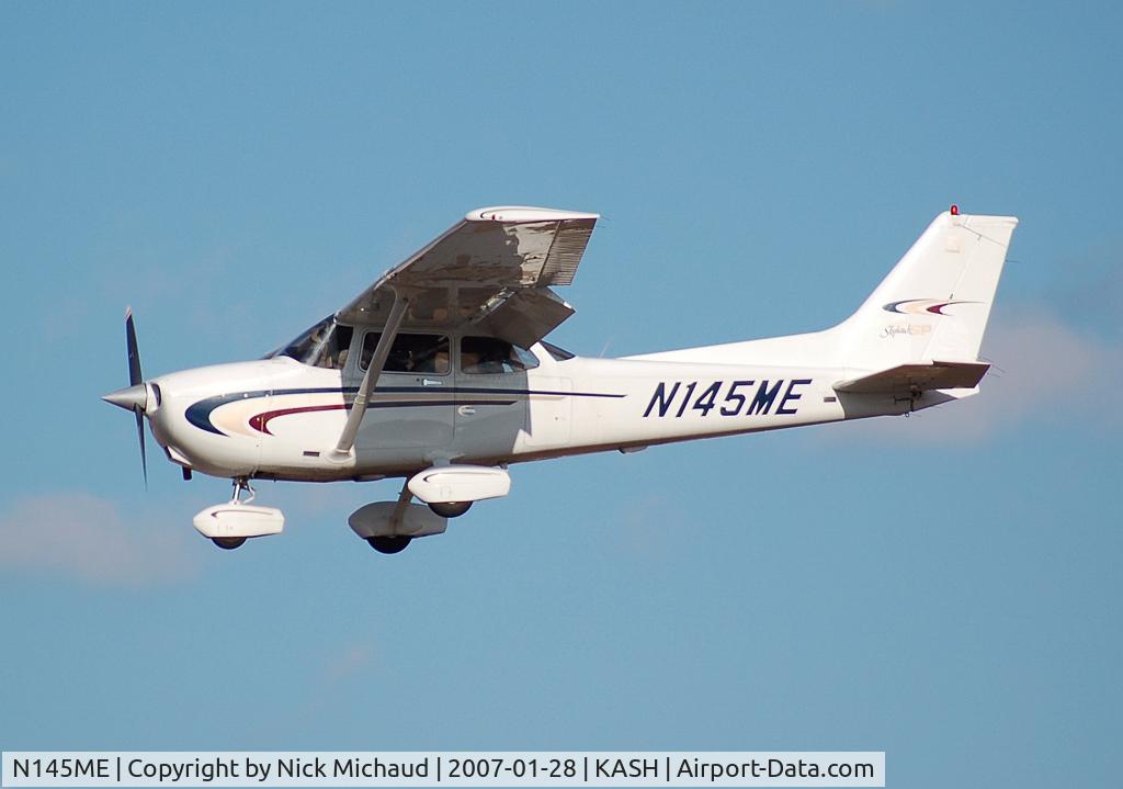 N145ME, 2000 Cessna 172S C/N 172S8429, Cessna built in 2000 on final to 32
