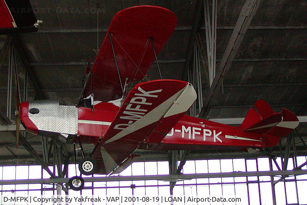 D-MFPK, Platzer Kiebitz B2 C/N 103, Hanging arround