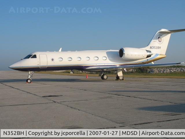 N352BH, 1999 Gulfstream Aerospace G-IV C/N 1393, Parqued at General Aviation. This is 