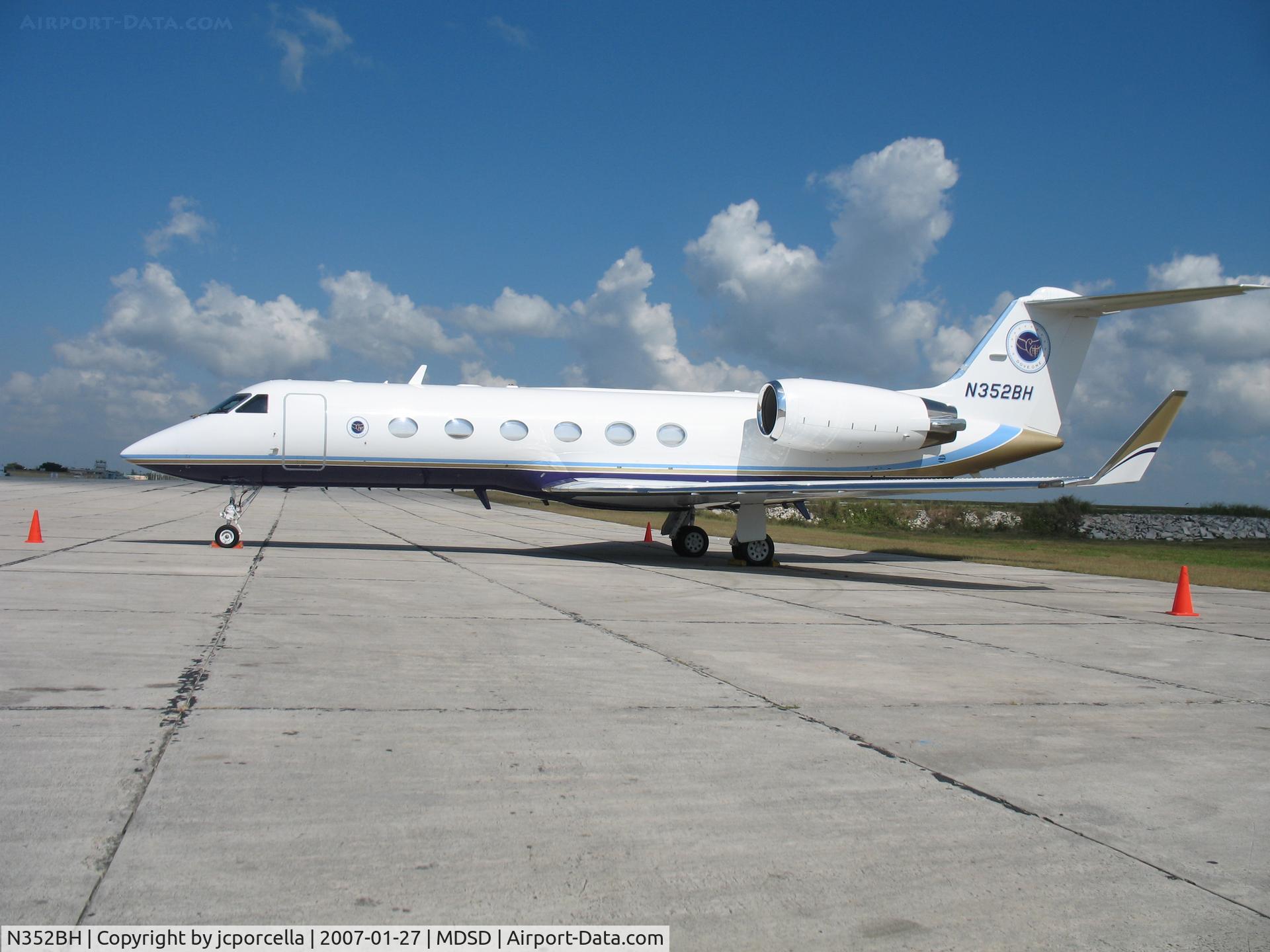 N352BH, 1999 Gulfstream Aerospace G-IV C/N 1393, 
