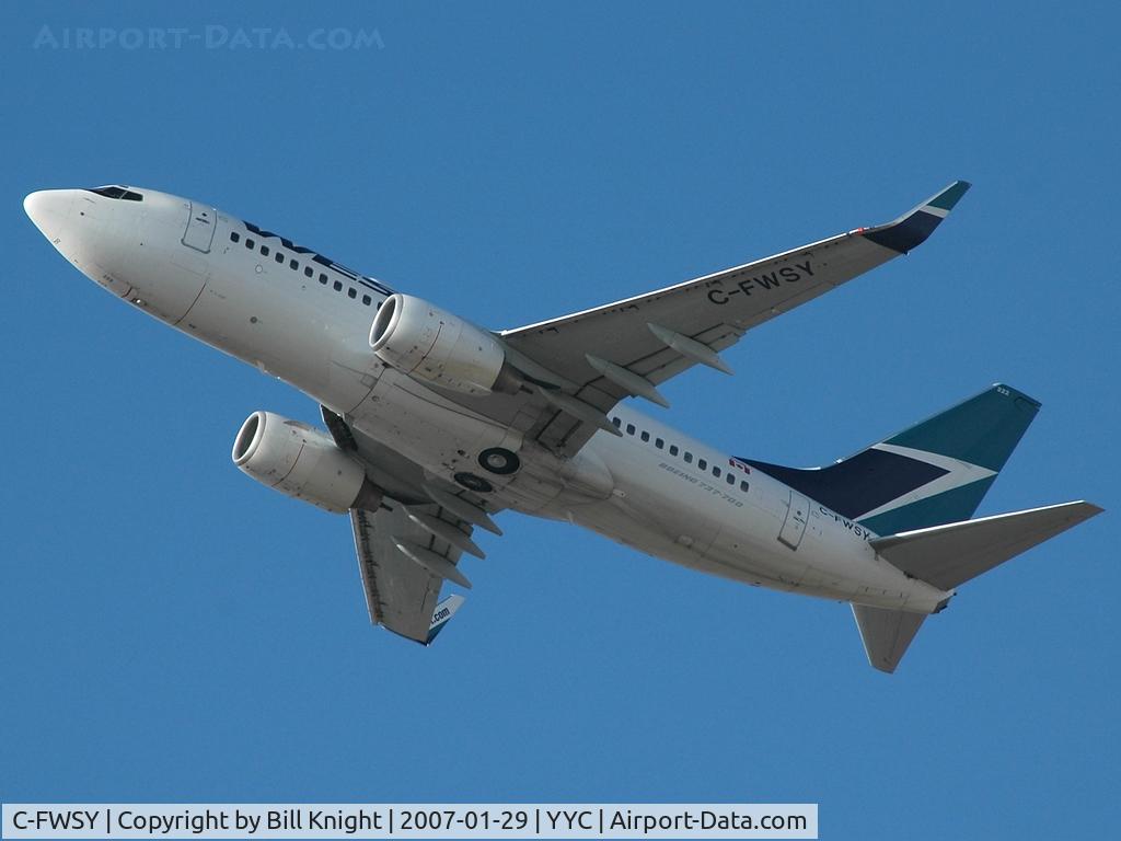 C-FWSY, 2004 Boeing 737-7CT C/N 32762, off 16