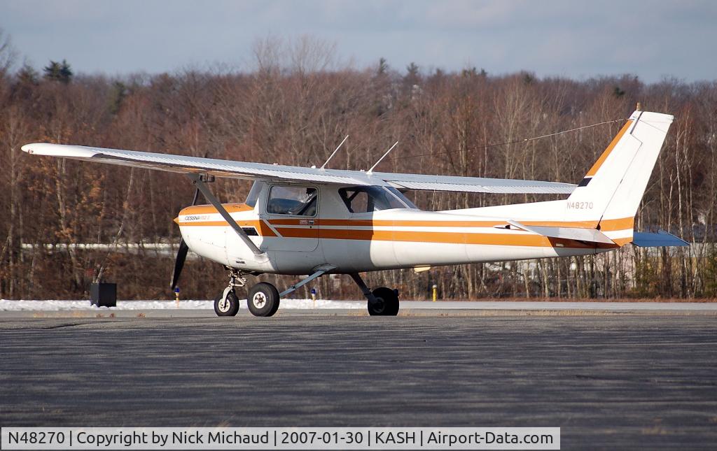 N48270, 1979 Cessna 152 C/N 15283315, Older Cessna waiting to depart runway 32