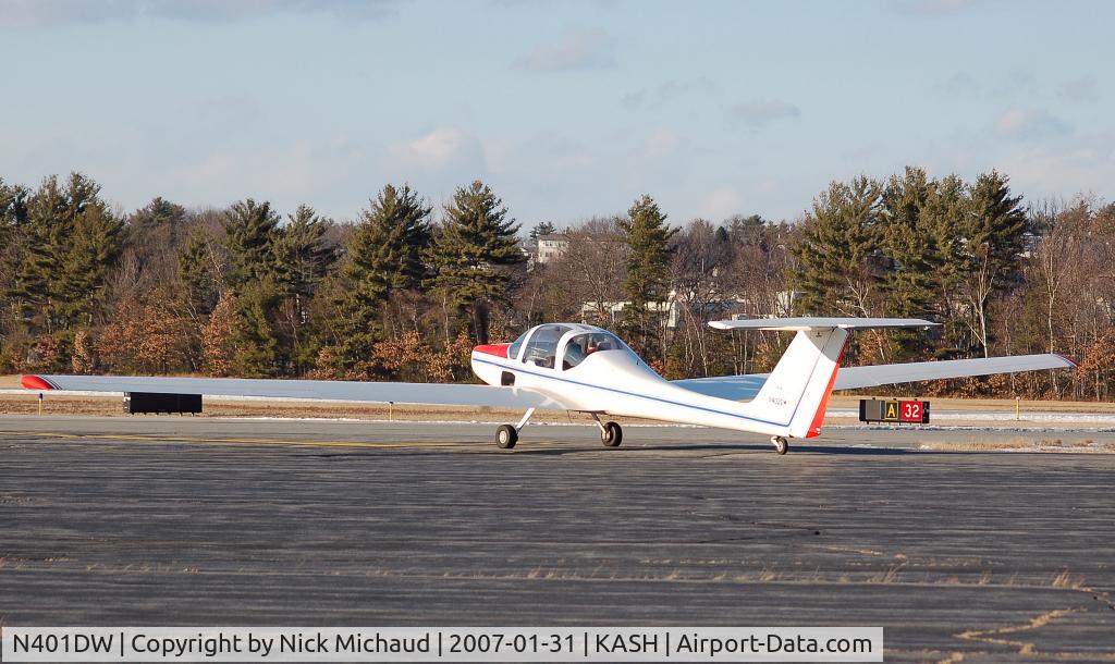 N401DW, Grob G-109B C/N 6292, Glider running up at 32