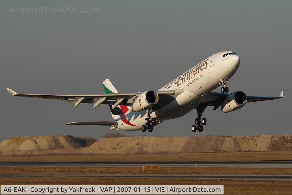 A6-EAK, 2002 Airbus A330-243 C/N 452, Emirates Airbus 330-200