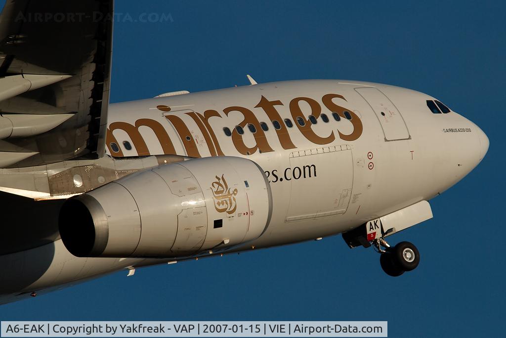 A6-EAK, 2002 Airbus A330-243 C/N 452, Emirates Airbus 330-200