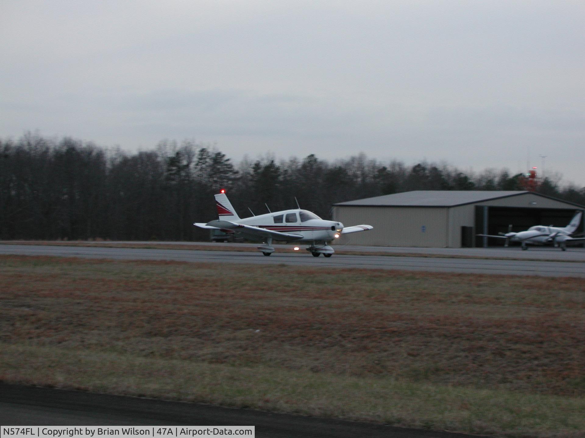 N574FL, 1971 Piper PA-28-140 C/N 28-7125421, Landing at 47A