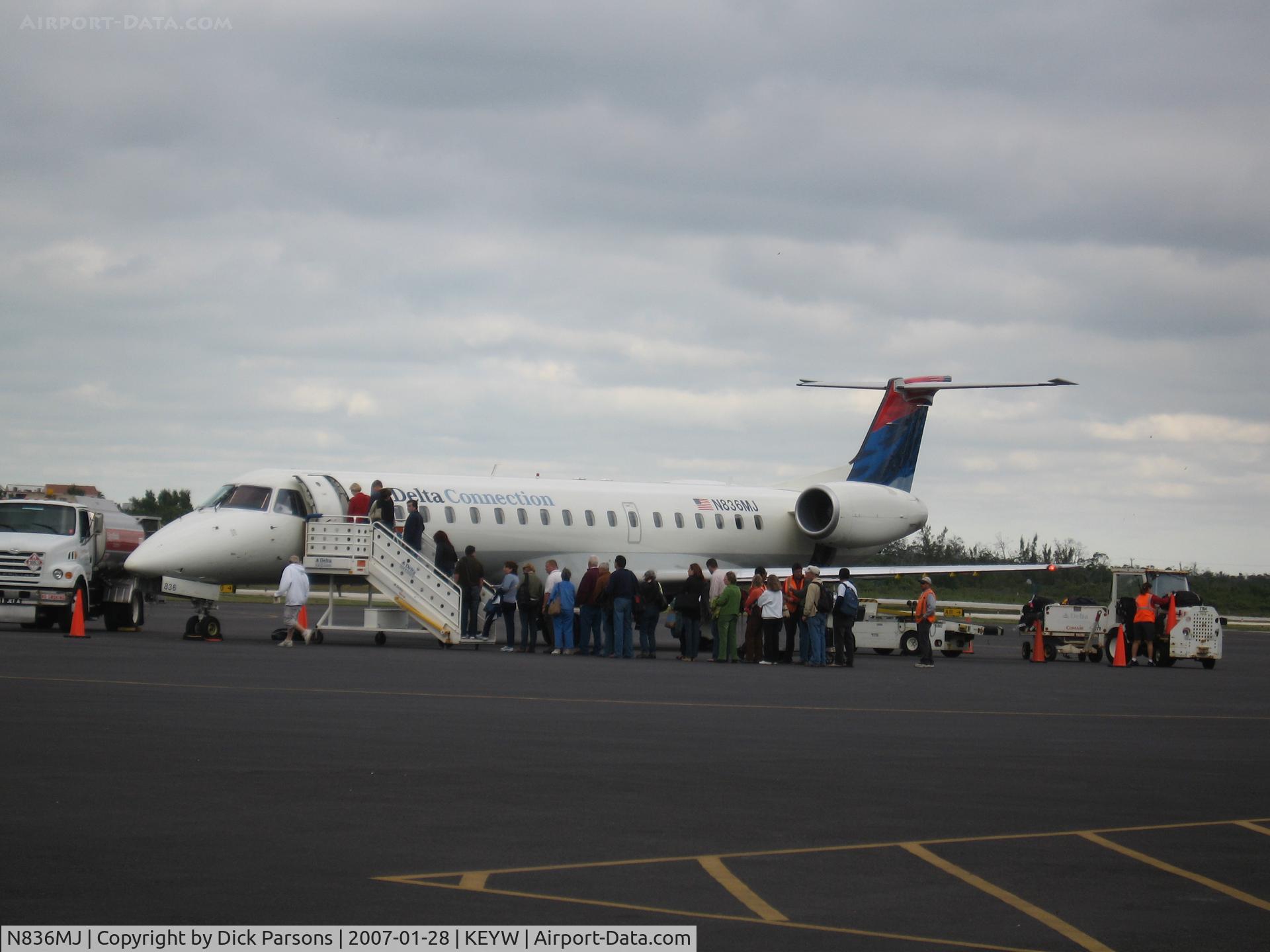 N836MJ, 2000 Embraer ERJ-145LR (EMB-145LR) C/N 145359, Capt Roger Andresen in KEYW 1/28/2007