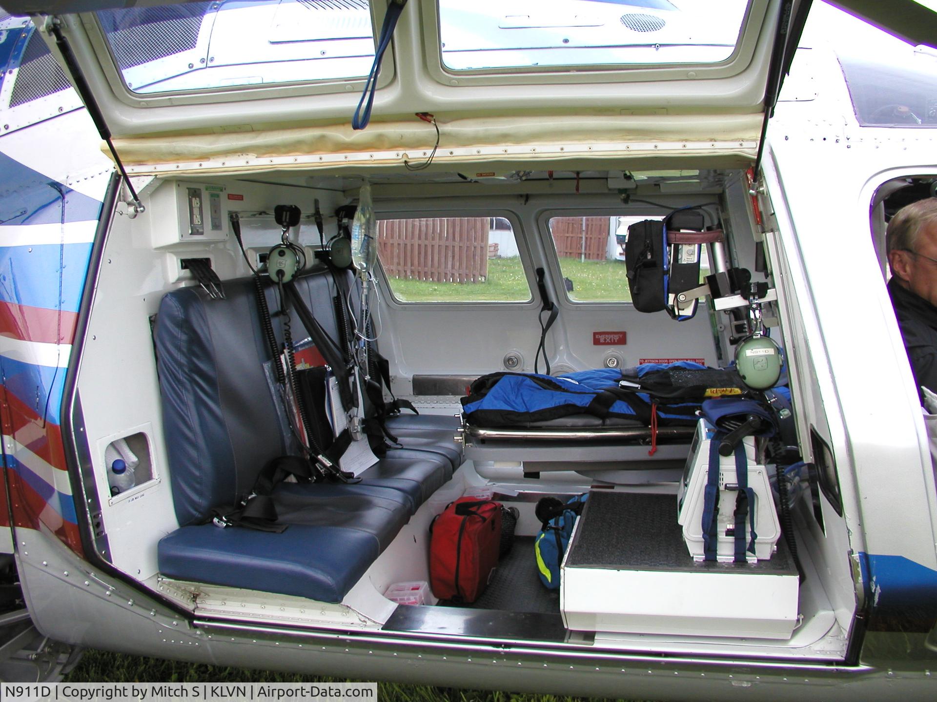 N911D, Agusta A-109C Max C/N 7637, Patient Area