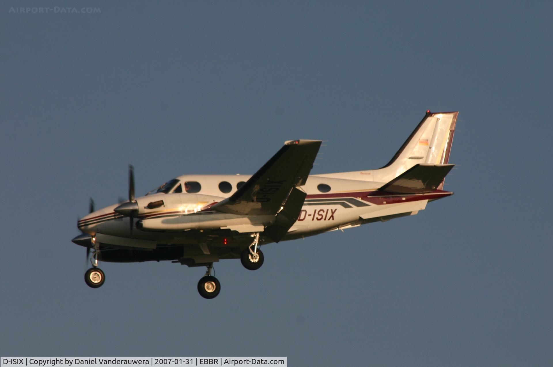 D-ISIX, Beech C90B King Air C/N LJ-1355, descending to rwy 25L