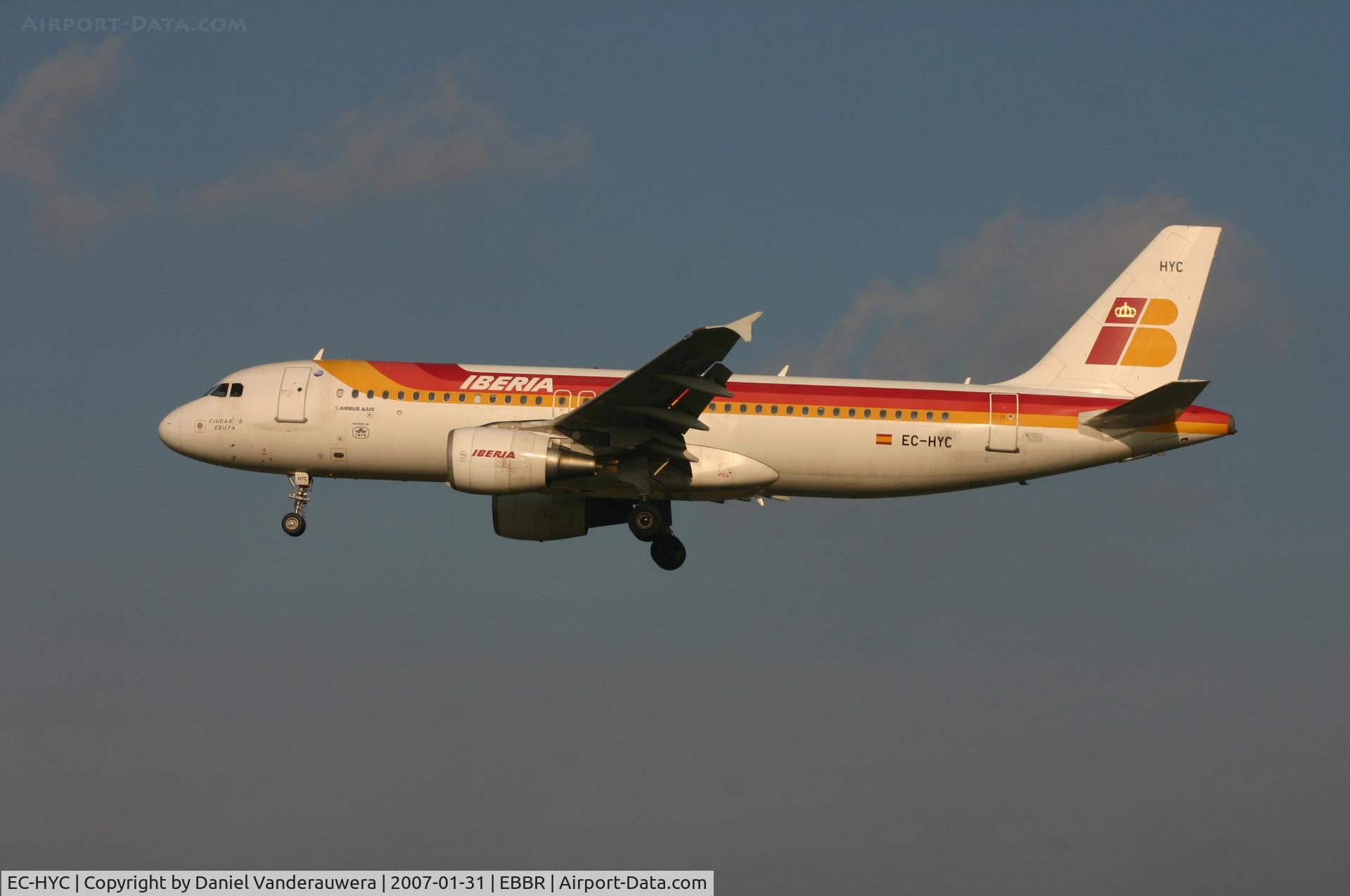 EC-HYC, 2000 Airbus A320-214 C/N 1262, arrival of flight IB4220