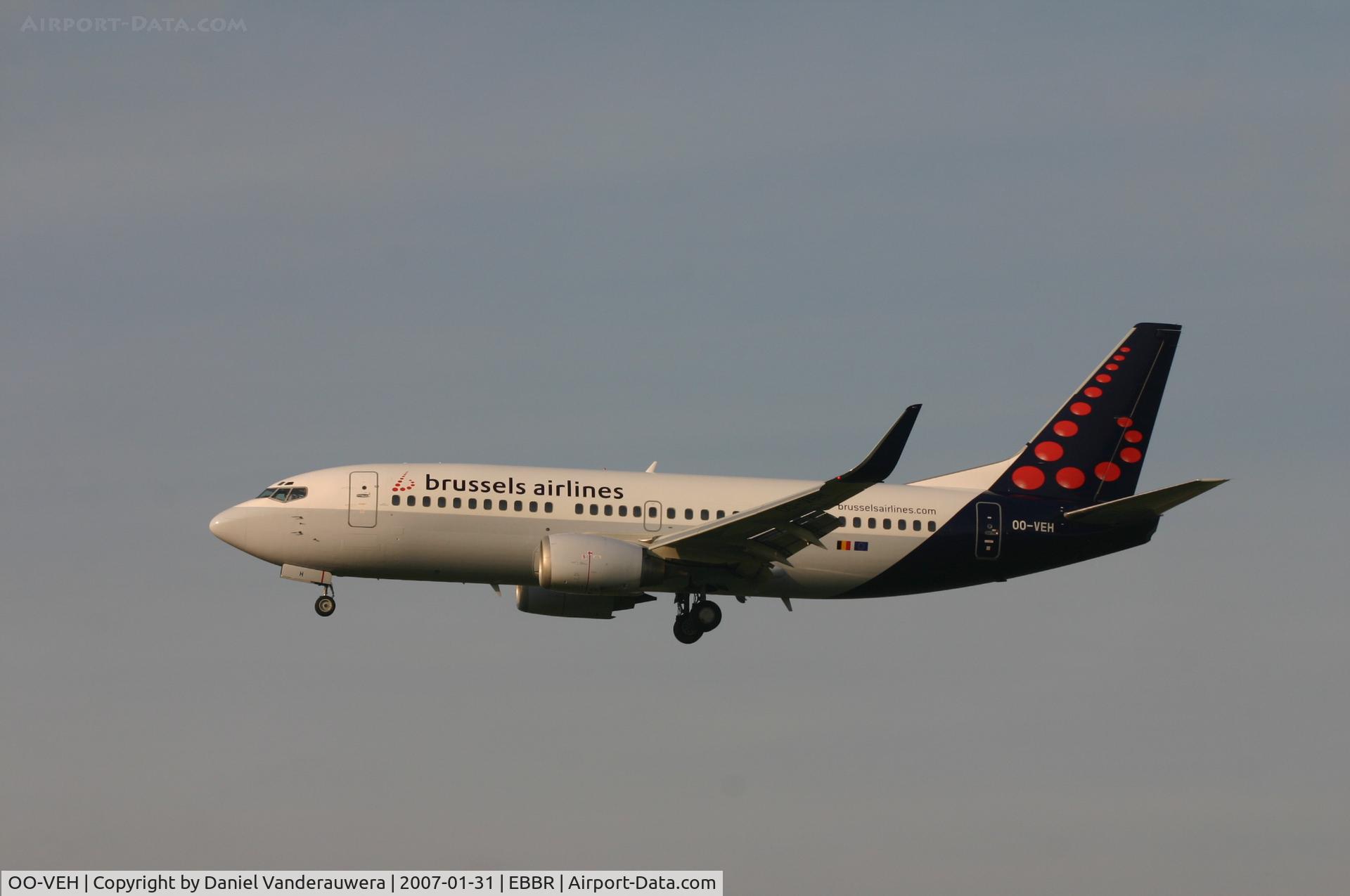 OO-VEH, 1998 Boeing 737-36N C/N 28571, descending to rwy 25L