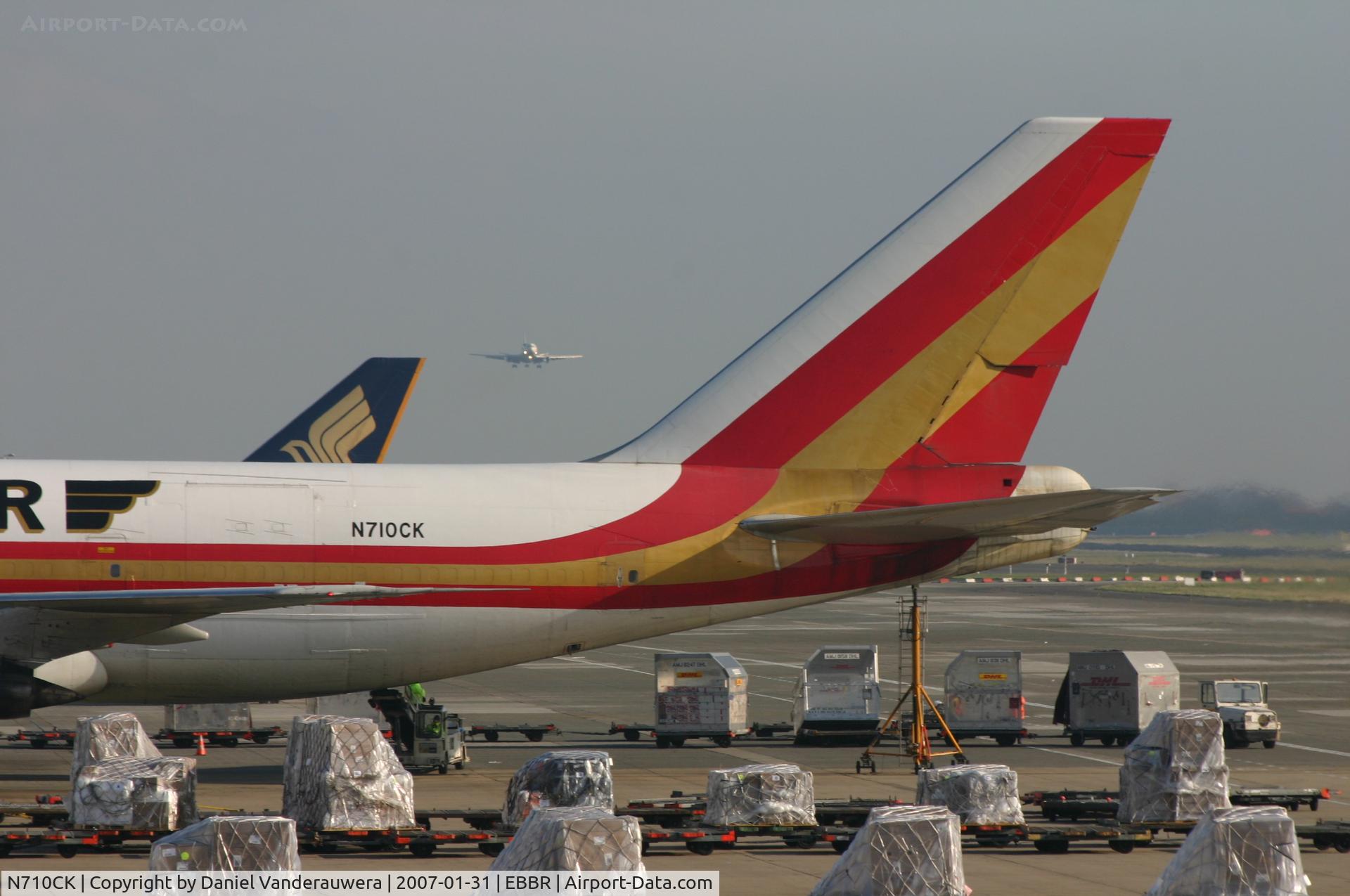 N710CK, 1975 Boeing 747-2B4B C/N 21097, arrival of DC10-30F  N303WL  World Cargo