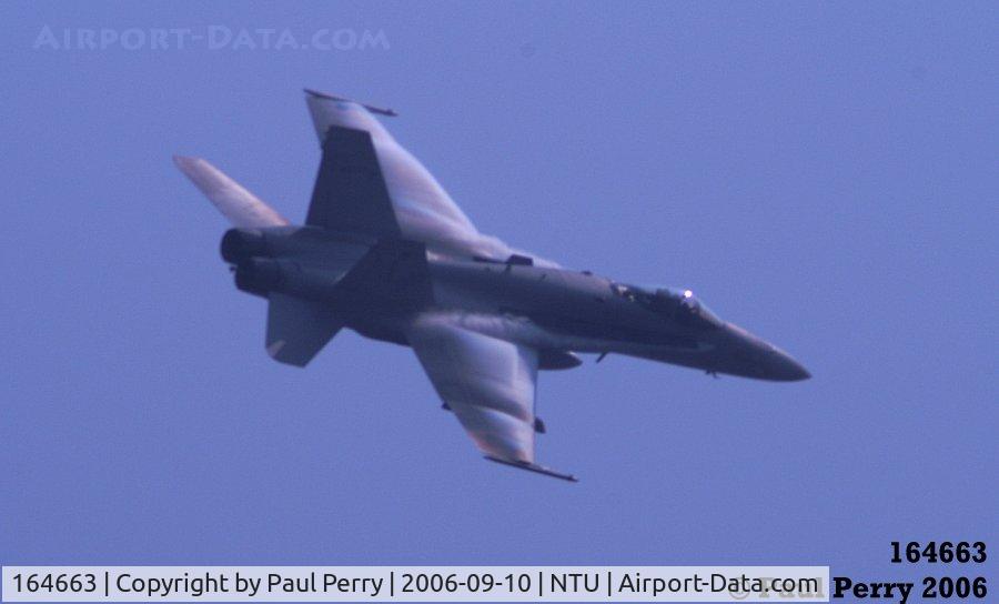 164663, 1992 McDonnell Douglas F/A-18C Hornet C/N 1090, Pulling hard, getting some water from the air