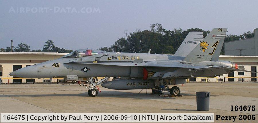 164675, McDonnell Douglas F/A-18C Hornet C/N 1105, One of the colorful Golden Warriors' birds