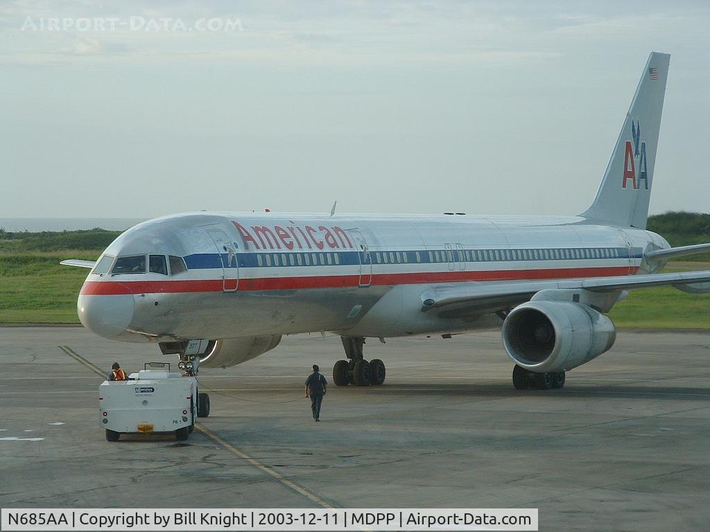 N685AA, 1992 Boeing 757-223 C/N 25342, Push back - heading home