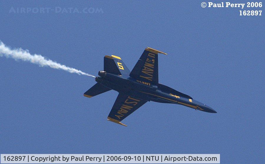 162897, McDonnell Douglas F/A-18A Hornet C/N 0450/A370, Somewhat leisurely pass, smoke on