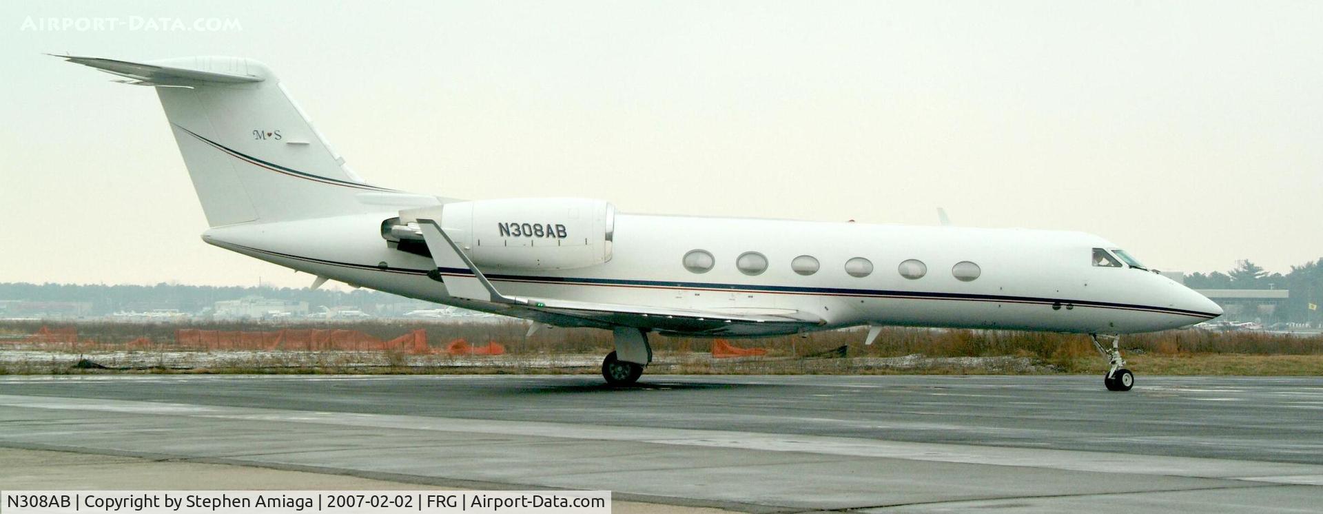 N308AB, 2002 Gulfstream Aerospace G-IV C/N 1496, 308AB, Taxi to the Active...