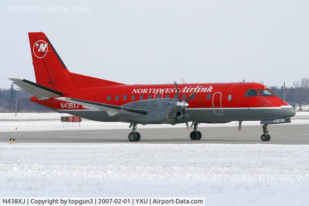 N438XJ, 1998 Saab 340B C/N 340B-438, Taxiing on Golf