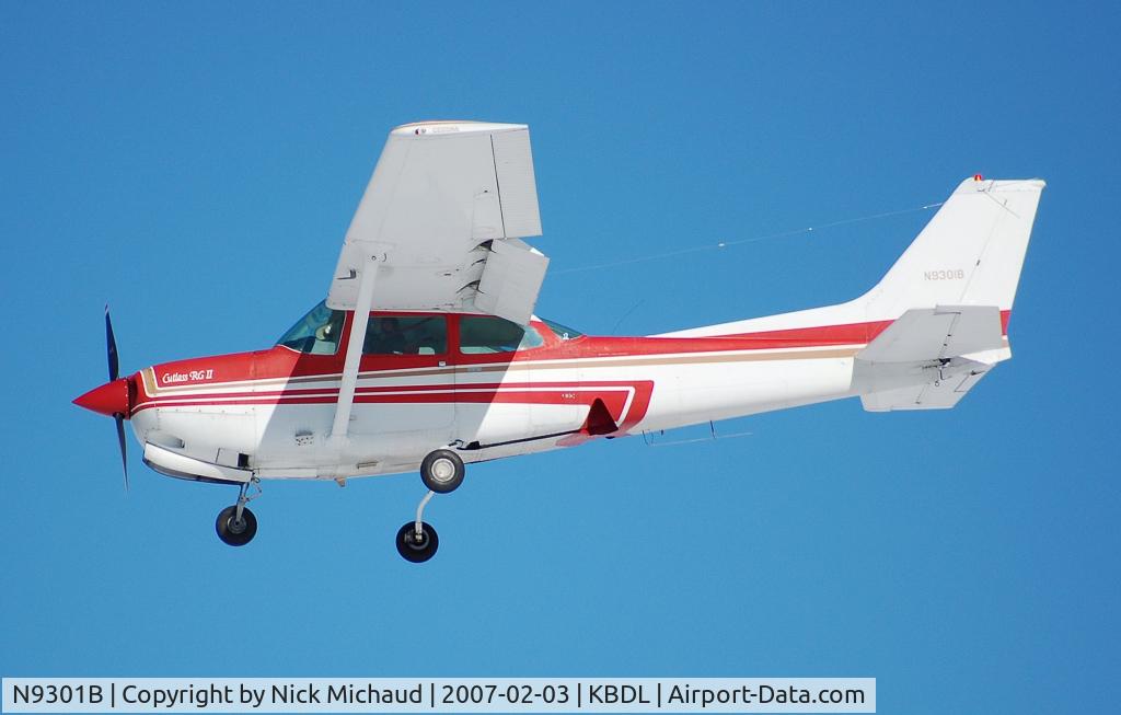 N9301B, 1980 Cessna 172RG Cutlass RG C/N 172RG0786, Landing 32