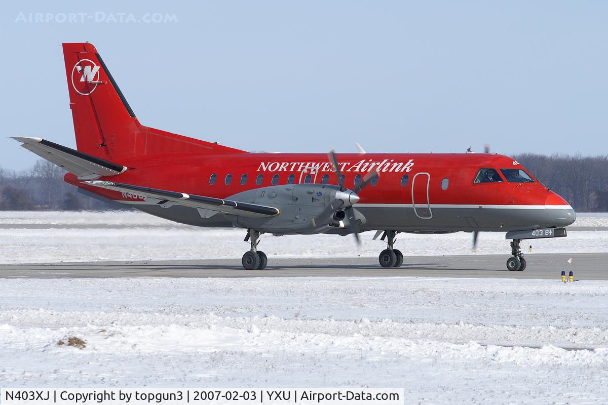N403XJ, 1996 Saab 340B C/N 340B-403, Taxiing on Golf