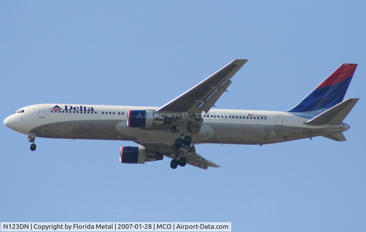 N123DN, 1987 Boeing 767-332 C/N 23437, Delta 767
