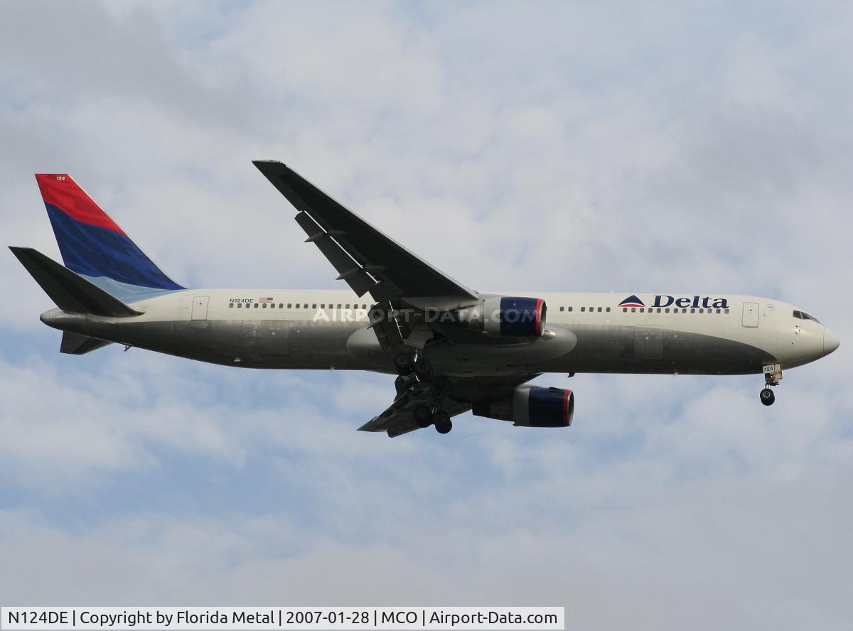 N124DE, 1987 Boeing 767-332 C/N 23438, Delta 767