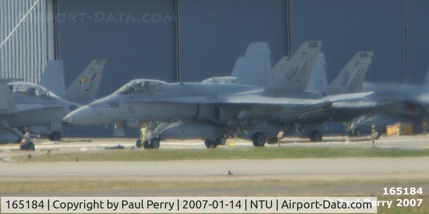 165184, McDonnell Douglas F/A-18C Hornet C/N 1310/C409, Her day is probably done, needs her gear looked at