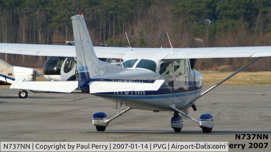 N737NN, 1977 Cessna 172N C/N 17269547, Taxiing out, with a good close look