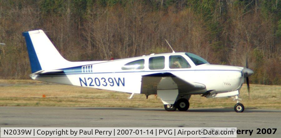 N2039W, 1965 Beech 35-C33 Debonair C/N CD-969, Headed to the Terminal