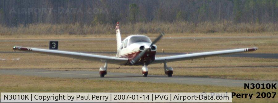 N3010K, 1978 Piper PA-28-236 Dakota C/N 28-7911086, Piper Dakota taxiing to the end of the runway