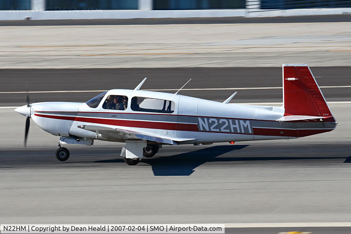 N22HM, 1990 Mooney M20M Bravo C/N 27-0037, Martinez Investment Inc's 1990 Mooney M20M landing on RWY 21, concluding a 1-hour flight from San Diego Brown Field Municipal (KSDM).