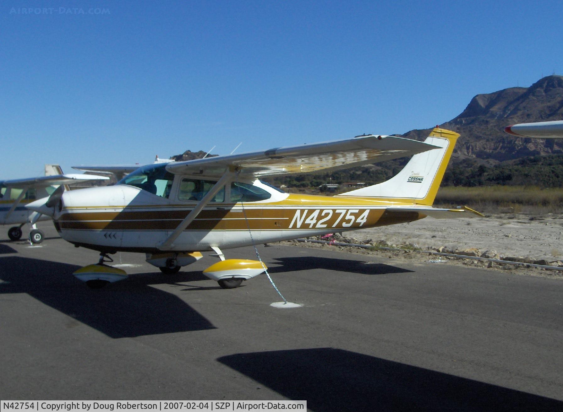 N42754, 1968 Cessna 182L Skylane C/N 182-59175, 1968 Cessna 182L SKYLANE, Continental O-470-S 230 Hp, transient parking