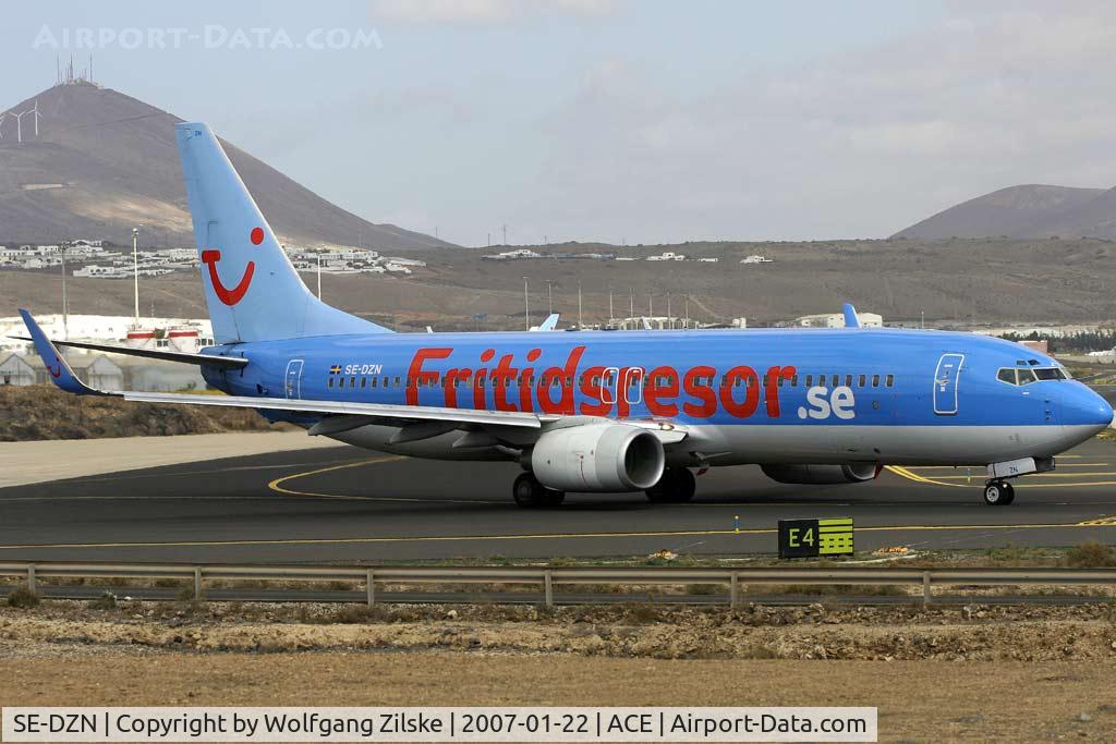 SE-DZN, 2002 Boeing 737-804 C/N 32903, visitor