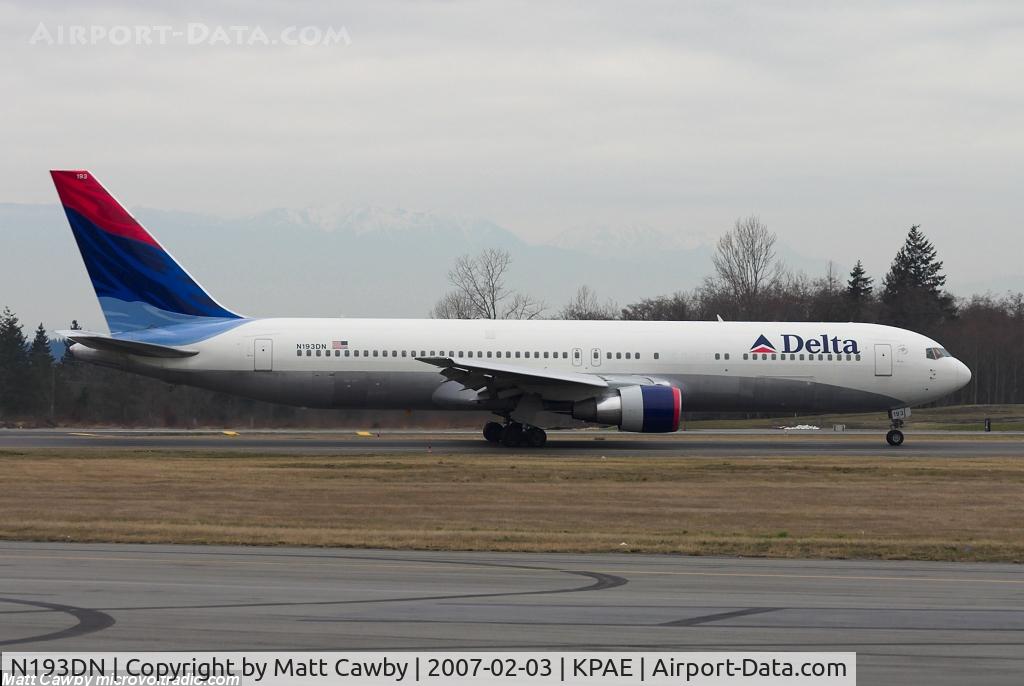 N193DN, 1997 Boeing 767-332 C/N 28450, Departing Paine Field for Sea-Tac Airport