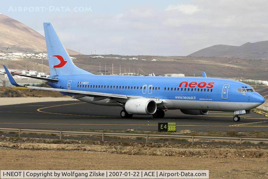 I-NEOT, 2002 Boeing 737-86N C/N 33004, visitor