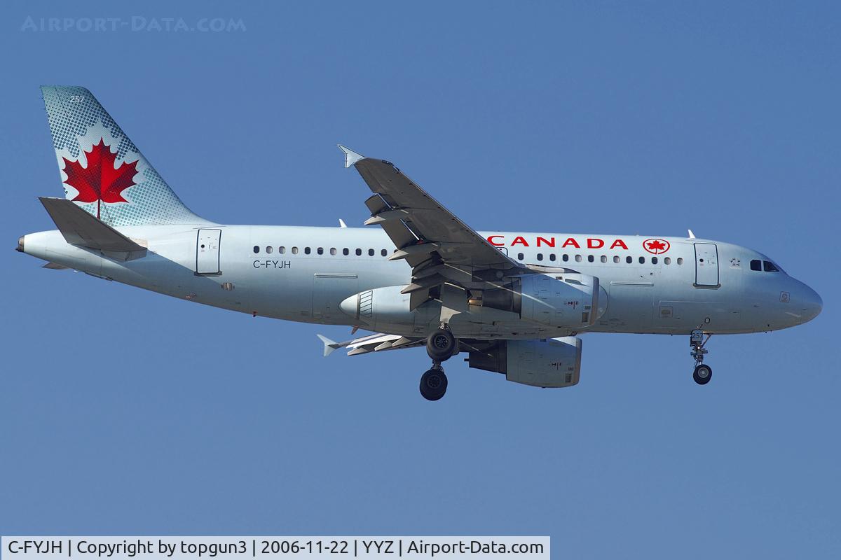 C-FYJH, 1996 Airbus A319-114 C/N 672, Short final for RWY05.