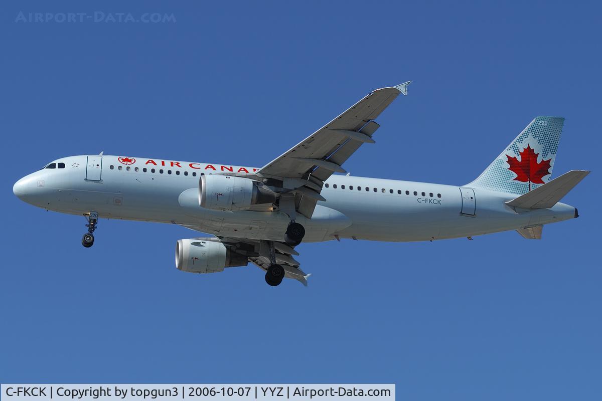 C-FKCK, 1991 Airbus A320-211 C/N 265, Short final for RWY24R.