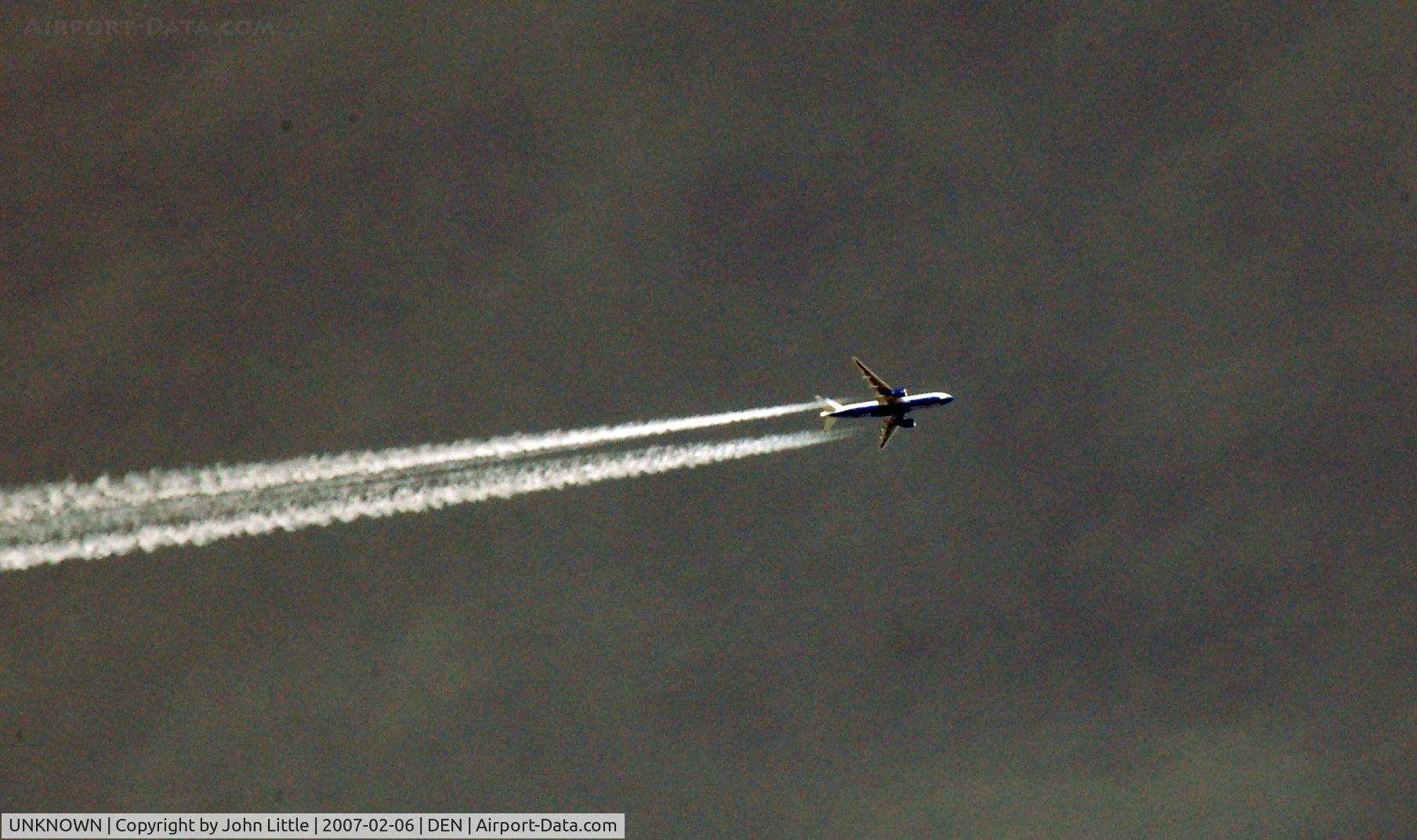 UNKNOWN, Contrails Various C/N Unknown, Testing New VR Lens on UAL Jet at Altitude