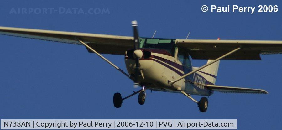 N738AN, 1977 Cessna 172N C/N 17269826, Short final, in the face