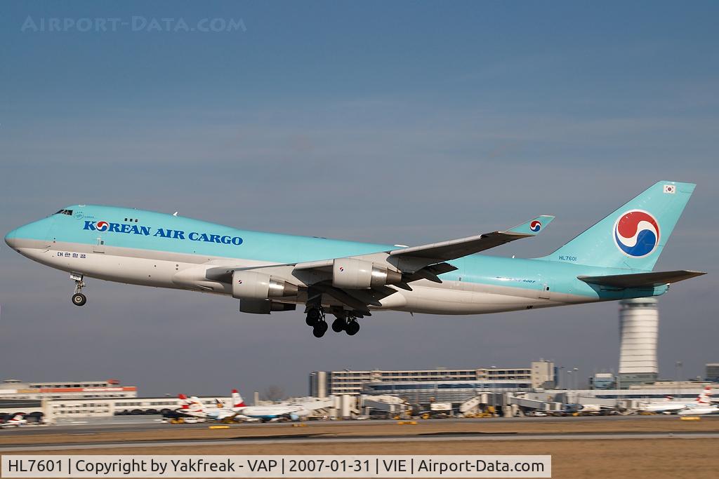 HL7601, 2004 Boeing 747-4B5F/SCD C/N 33949, Korean Air Boeing 747-400