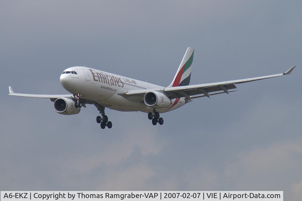 A6-EKZ, 2000 Airbus A330-243 C/N 345, Emirates Airbus A330-200