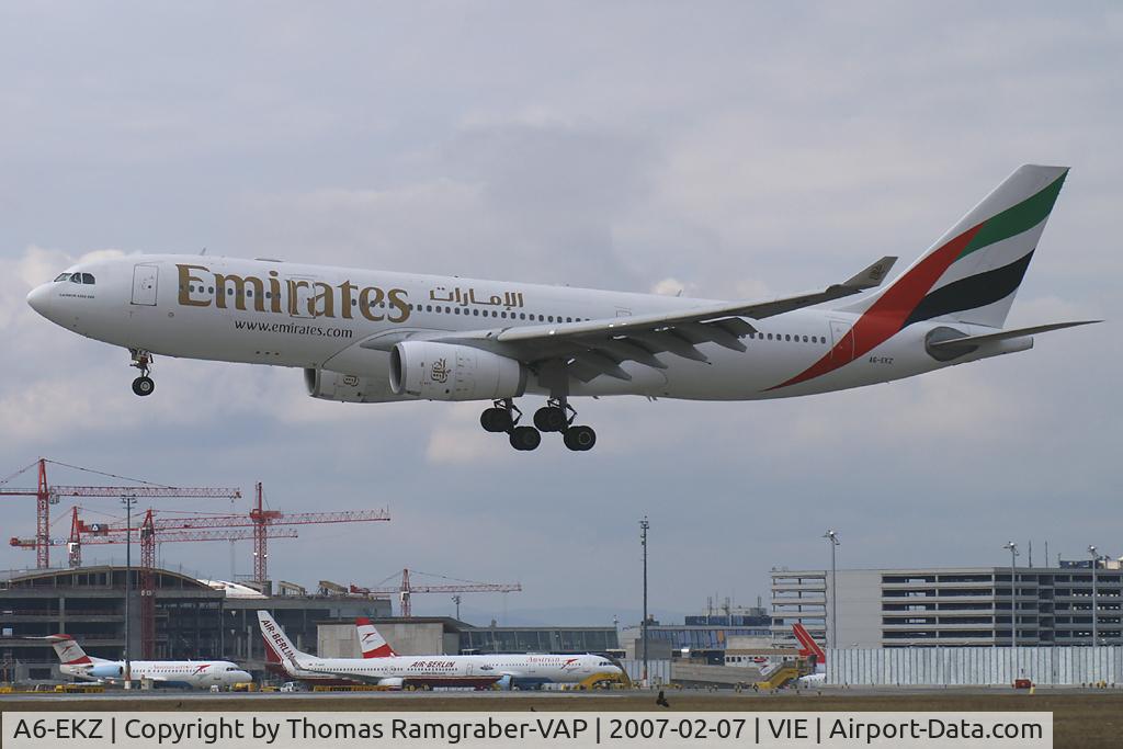 A6-EKZ, 2000 Airbus A330-243 C/N 345, Emirates Airbus A330-200