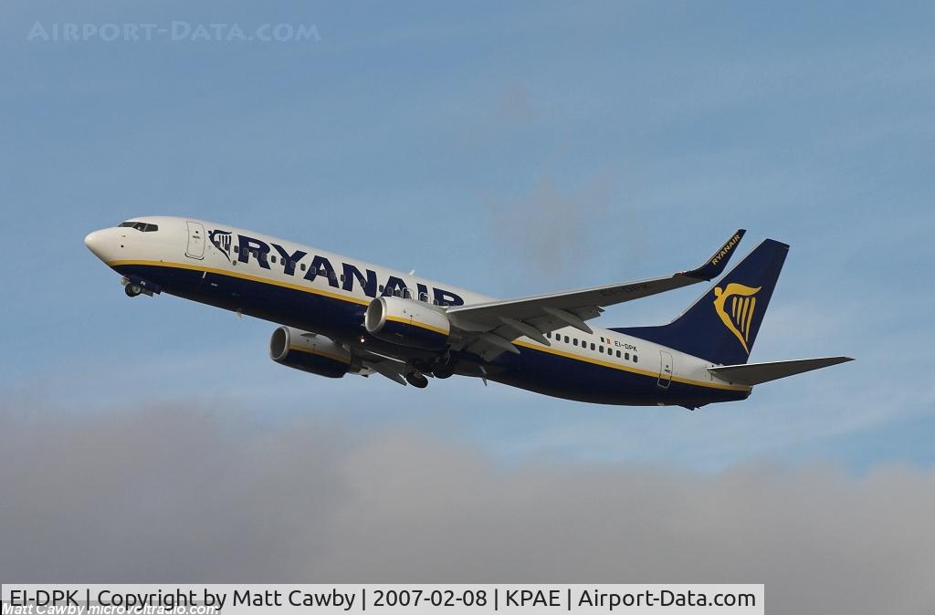 EI-DPK, 2007 Boeing 737-8AS C/N 33610, Touch and go at Paine Field