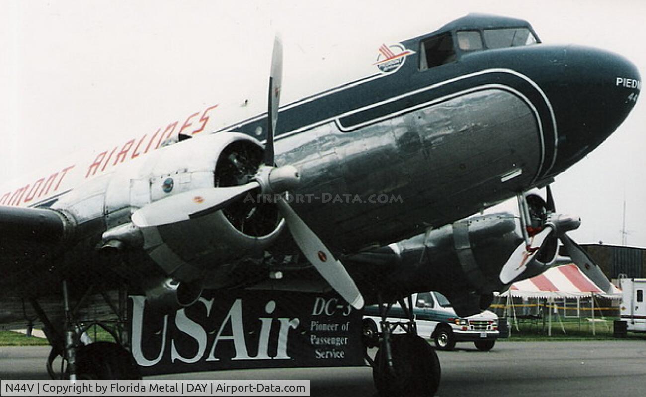 N44V, 1942 Douglas DC-3 C/N 4545, Piedmont DC-3